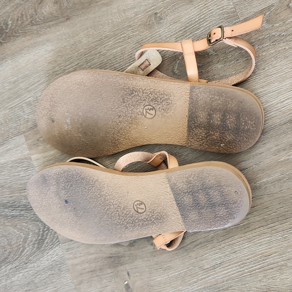 Universal Threads Sandals - Picture 3 of 3